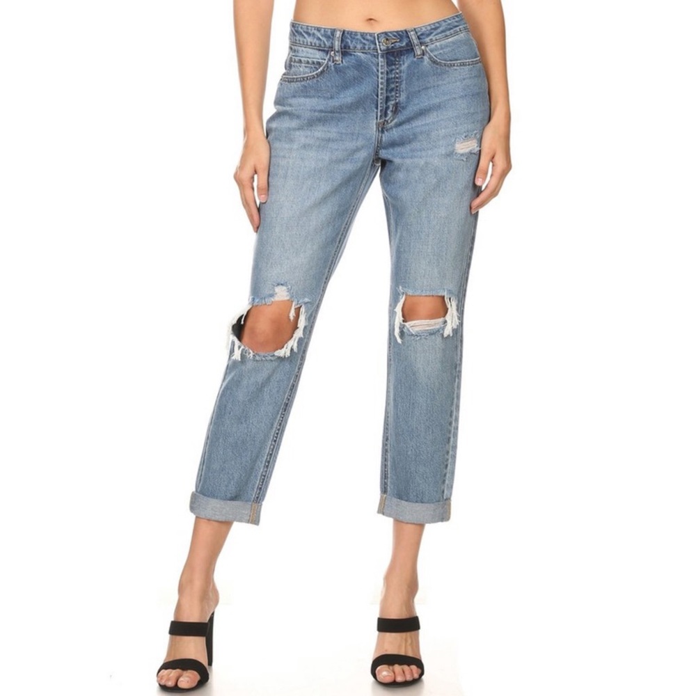 New- soft destroyed boyfriend mom jeans